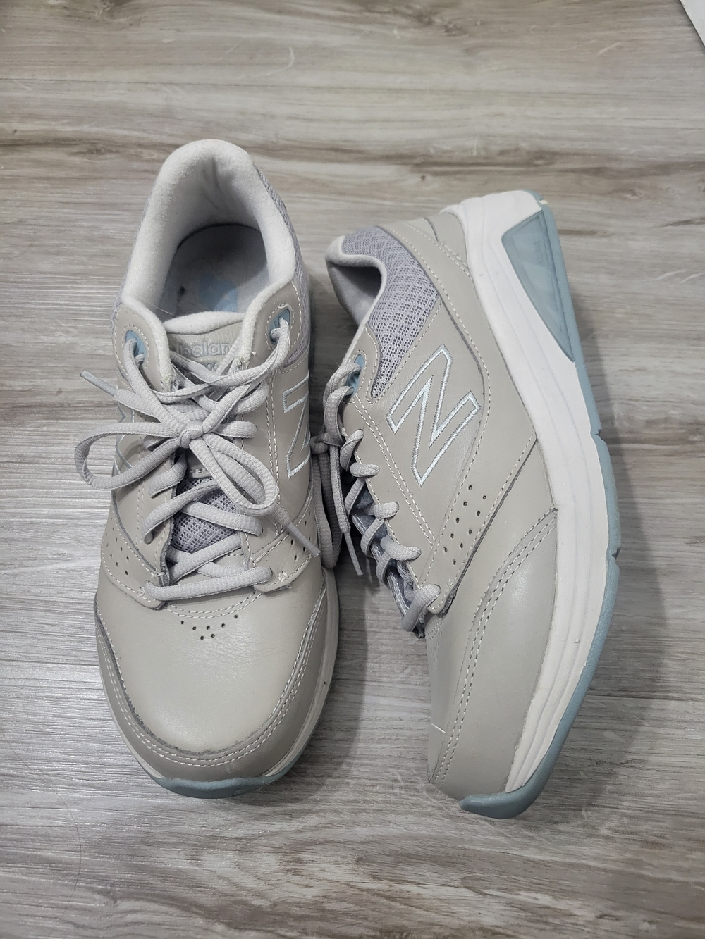 New Balance 928v3 walking shoes in a grey leather finish Size 8